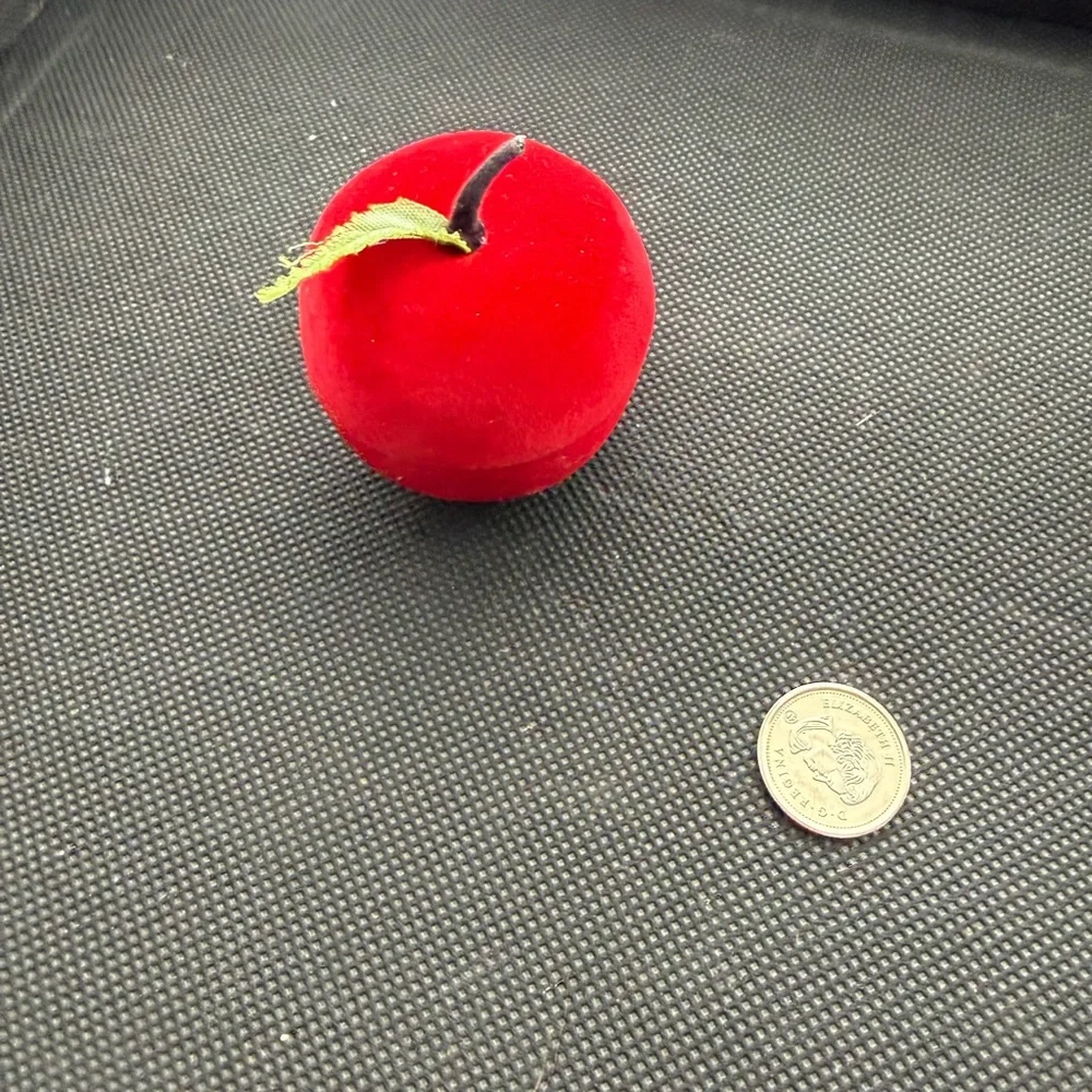 Vintage Red Apple velvet Jewelry Box with Gold and Red Apple lapel pin. - Picture 6 of 10